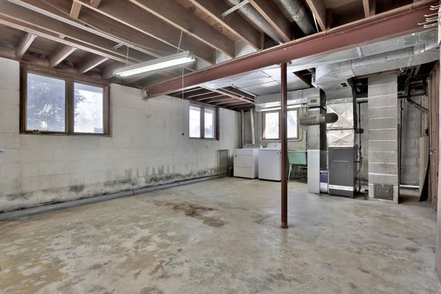 738 County Road B E, Maplewood, MN 55117