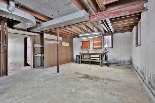 738 County Road B E, Maplewood, MN 55117