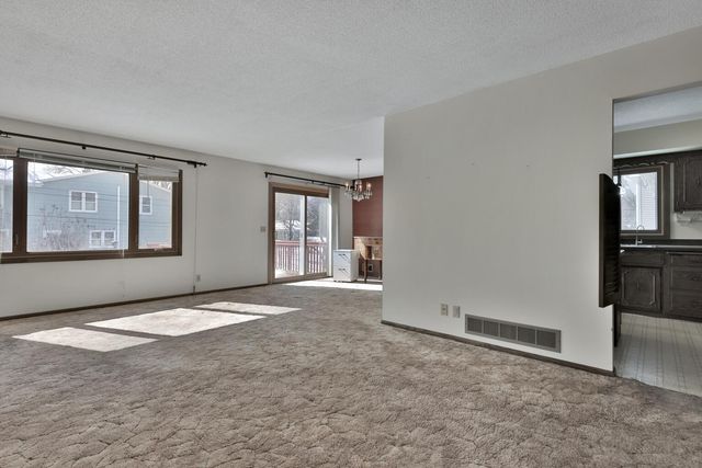 738 County Road B E, Maplewood, MN 55117