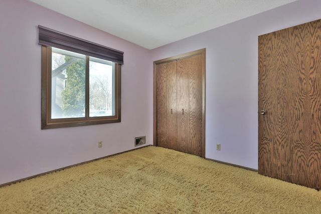 738 County Road B E, Maplewood, MN 55117