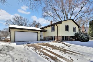 738 County Road B E, Maplewood, MN 55117