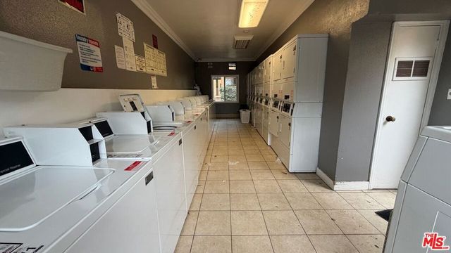 18350 Hatteras Street 253, Tarzana, CA 91356