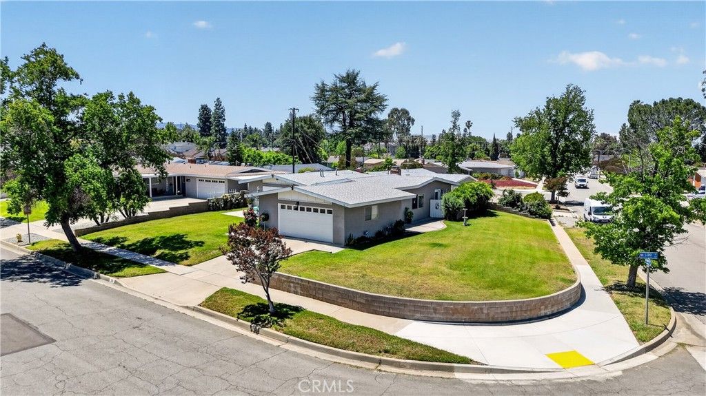 Image 3 of property listing at 331 Lido Street, Redlands, CA 92374