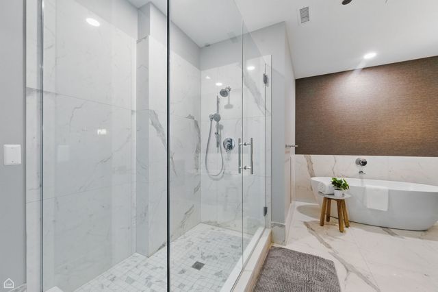 146 W Erie Street 1401, Chicago, IL 60654