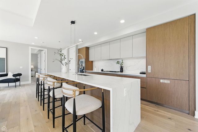 146 W Erie Street 1401, Chicago, IL 60654