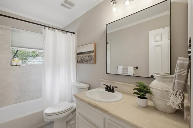 105 Tallstar DR, Lakeway, TX 78734