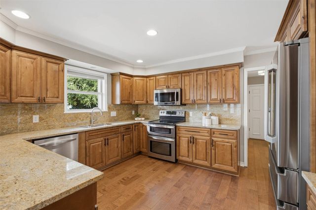 105 Tallstar DR, Lakeway, TX 78734