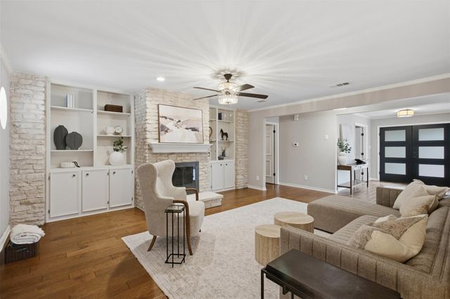 105 Tallstar DR, Lakeway, TX 78734