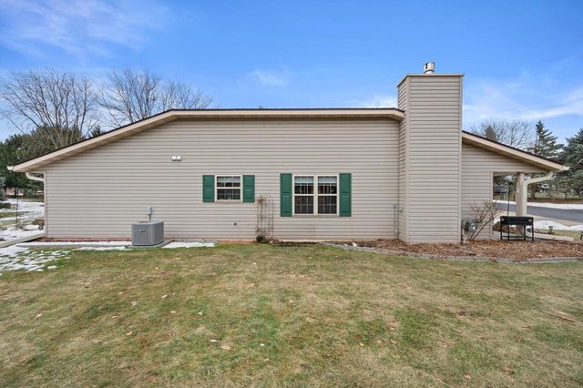 1624 Garden LANE, West Bend, WI 53095
