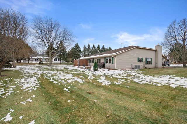 1624 Garden LANE, West Bend, WI 53095