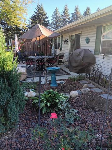 1624 Garden LANE, West Bend, WI 53095