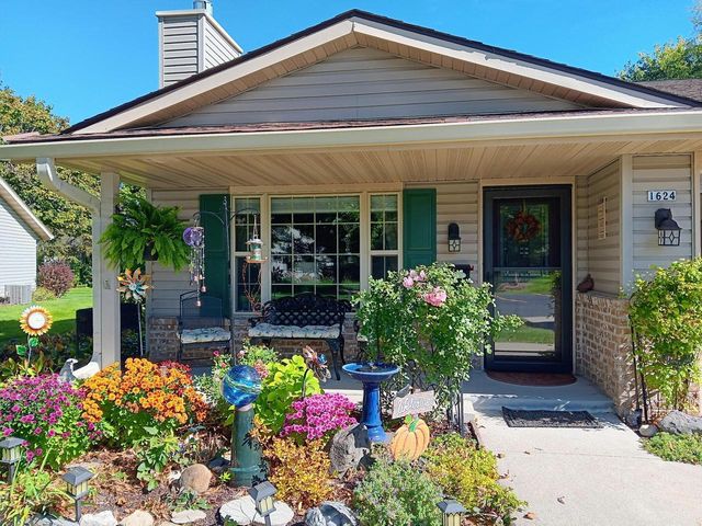 1624 Garden LANE, West Bend, WI 53095