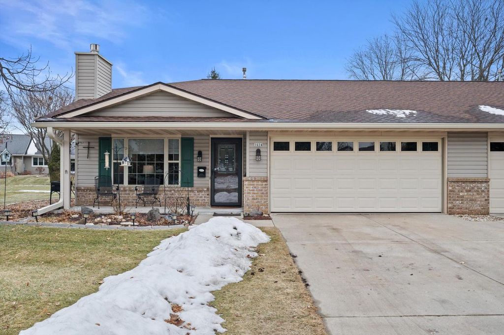 1624 Garden LANE, West Bend, WI 53095