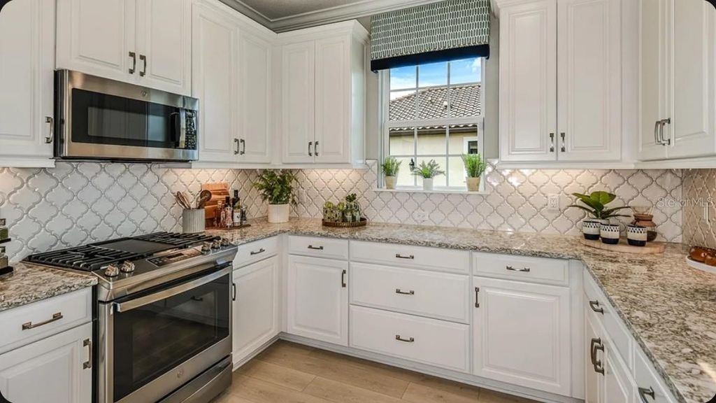 Image 5 of property listing at 14513 DERNA TERRACE, Bradenton, FL 34211