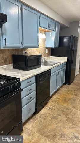 67 KENWOOD DR, Sicklerville, NJ 08081