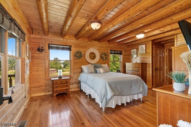 4 Garrett Dr, Hampton Twp., NJ 07860