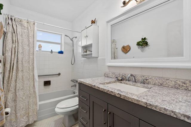 2131 NE 42nd Court 212e, Lighthouse Point, FL 33064