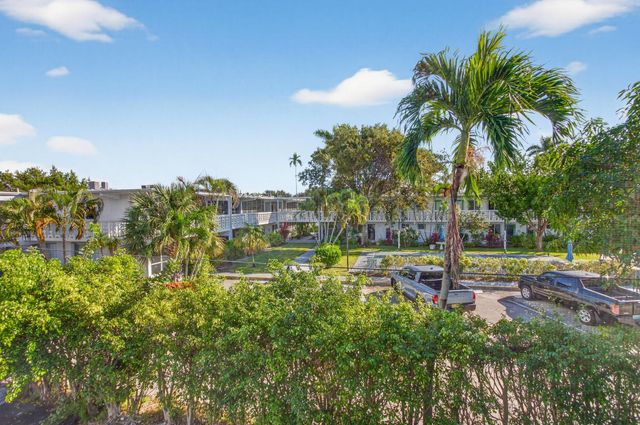 2131 NE 42nd Court 212e, Lighthouse Point, FL 33064