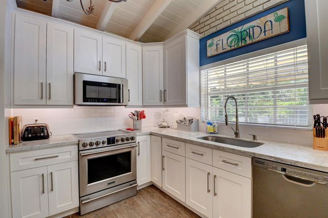 521 NW 14th Street, Delray Beach, FL 33444
