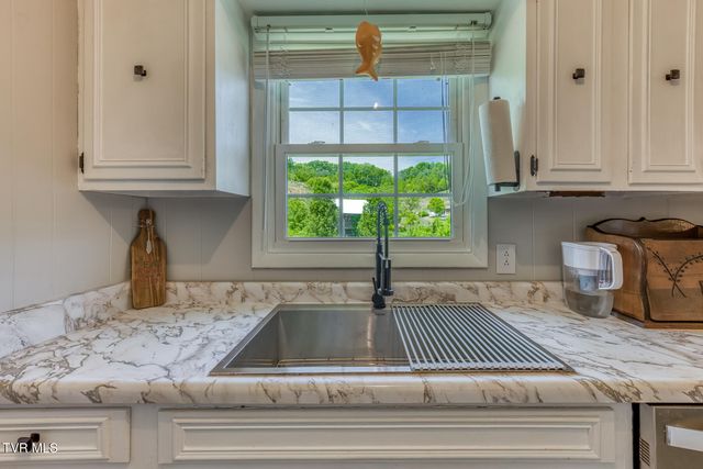 560 Big Ridge Road, Kingsport, TN 37660