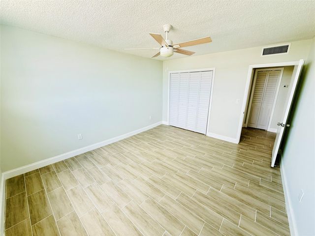 5050 NW 7th St PH16, Miami, FL 33126