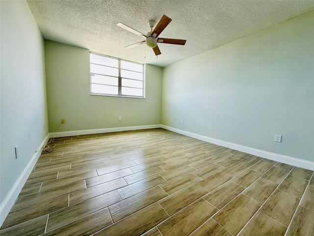 5050 NW 7th St PH16, Miami, FL 33126