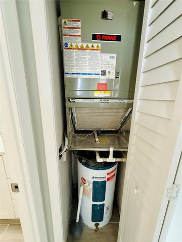 5050 NW 7th St PH16, Miami, FL 33126