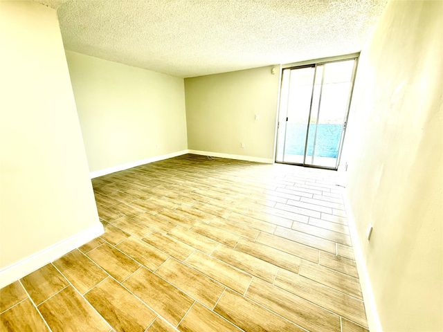 5050 NW 7th St PH16, Miami, FL 33126