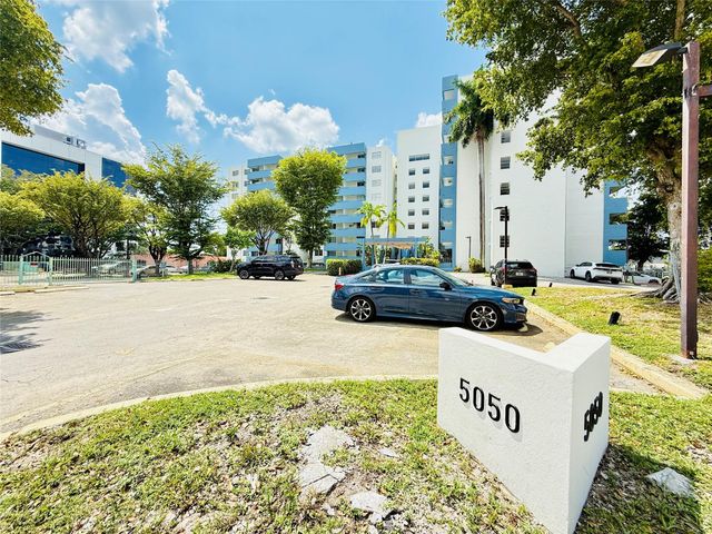 5050 NW 7th St PH16, Miami, FL 33126