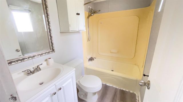 70 County Road 3479h, Cleveland, TX 77327