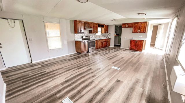 70 County Road 3479h, Cleveland, TX 77327