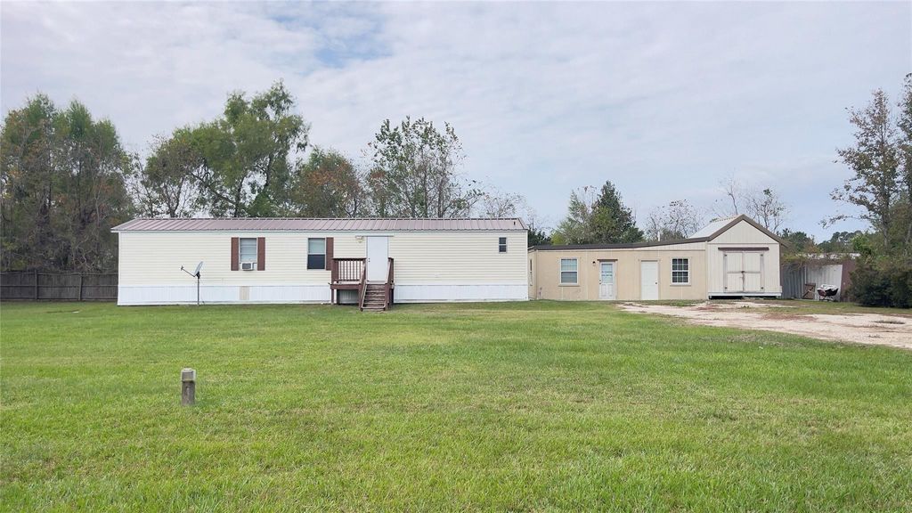 70 County Road 3479h, Cleveland, TX 77327