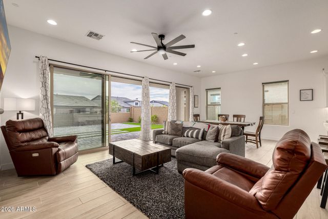 5711 E SCARLET Street, Mesa, AZ 85215