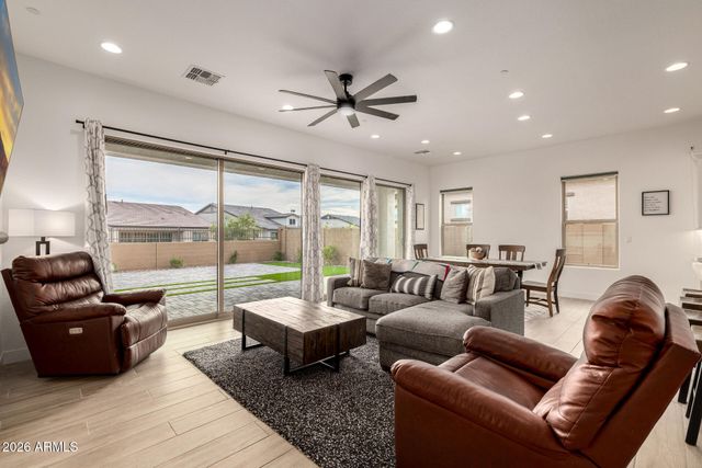 5711 E SCARLET Street, Mesa, AZ 85215