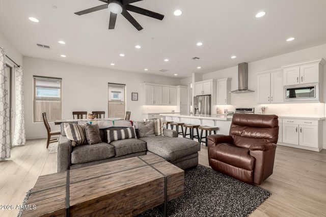 5711 E SCARLET Street, Mesa, AZ 85215