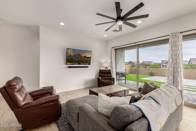 5711 E SCARLET Street, Mesa, AZ 85215