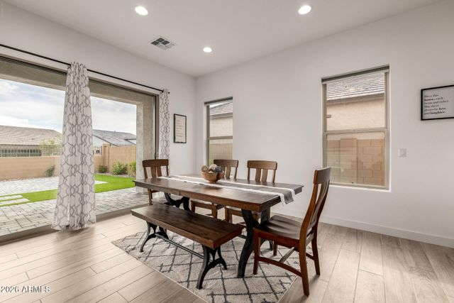 5711 E SCARLET Street, Mesa, AZ 85215