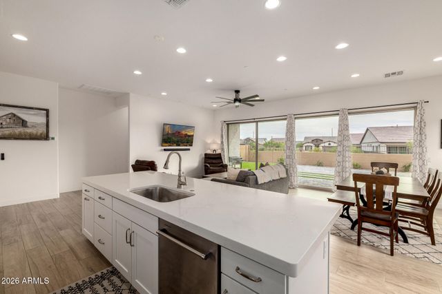 5711 E SCARLET Street, Mesa, AZ 85215