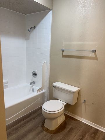 806 Red Bud Drive, Desoto, TX 75115