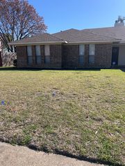 806 Red Bud Drive, Desoto, TX 75115