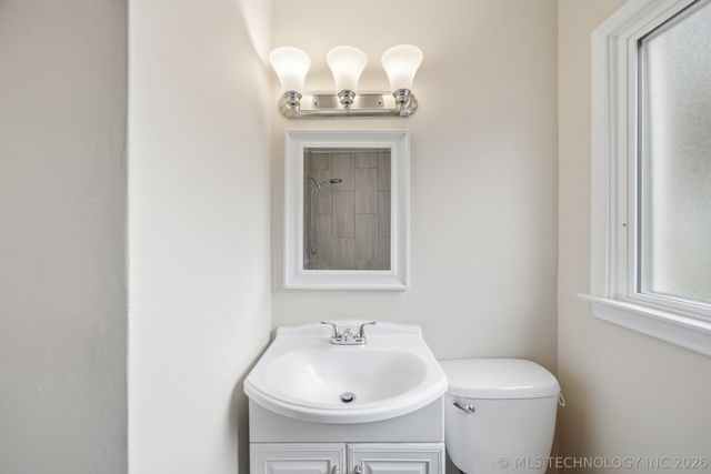213 E 12th Place, Claremore, OK 74017