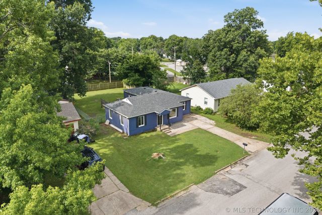 213 E 12th Place, Claremore, OK 74017
