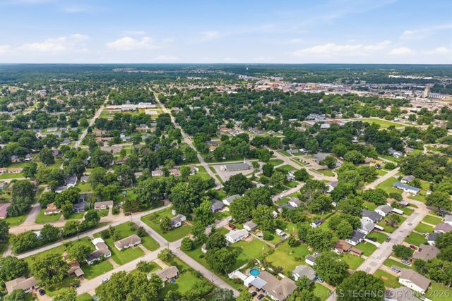 213 E 12th Place, Claremore, OK 74017
