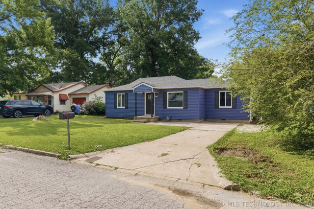 213 E 12th Place, Claremore, OK 74017