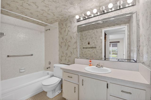 3044 Lincoln C, Boca Raton, FL 33434