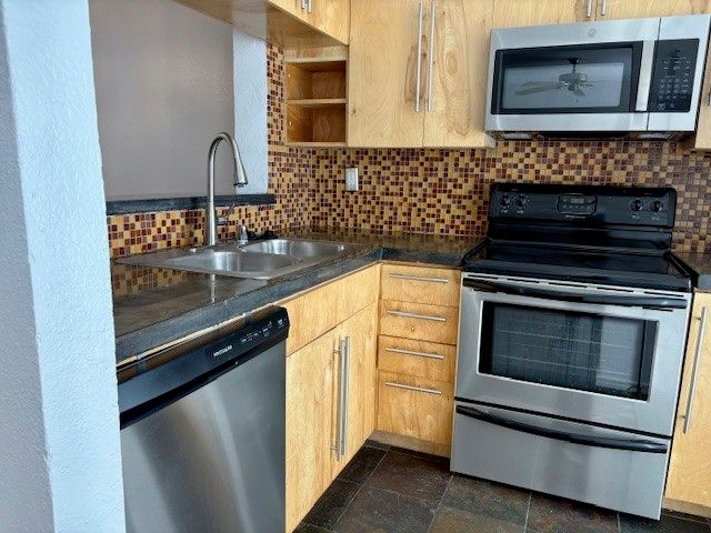 5757 E University Boulevard, Dallas, TX 75206