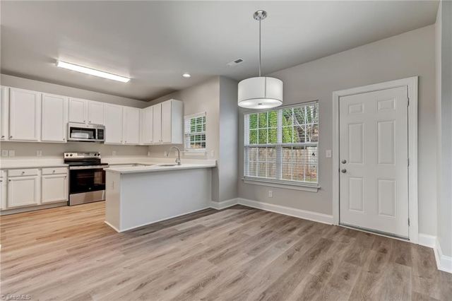 628 Woodlake Park Drive, Kernersville, NC 27284