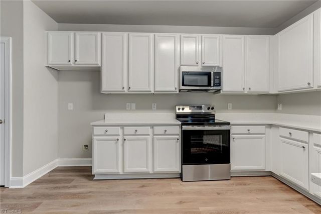 628 Woodlake Park Drive, Kernersville, NC 27284