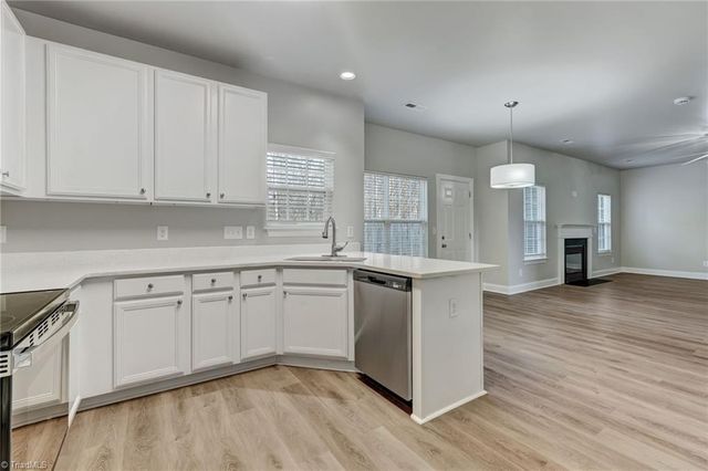 628 Woodlake Park Drive, Kernersville, NC 27284