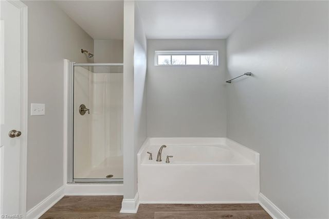 628 Woodlake Park Drive, Kernersville, NC 27284